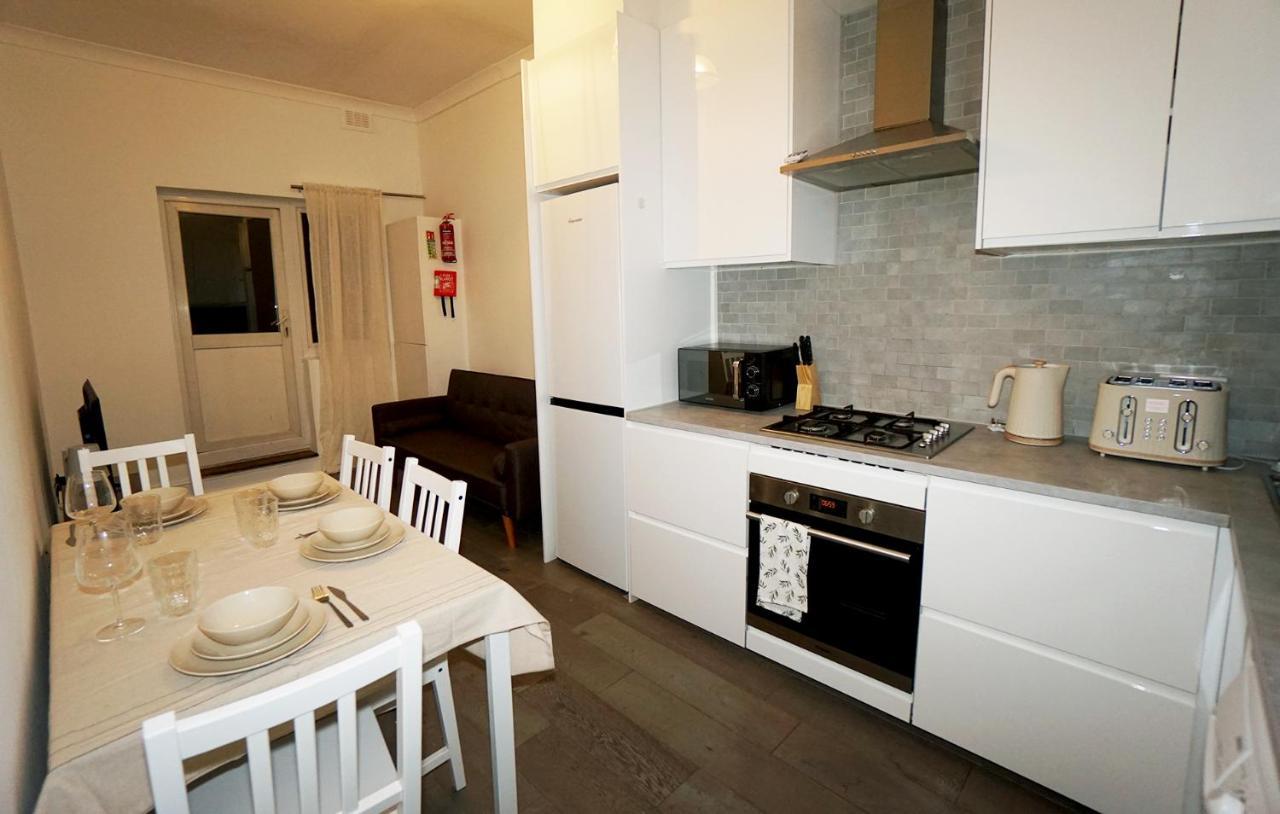 Stylish Retreat By Aresti Hotels Лондон Екстер'єр фото